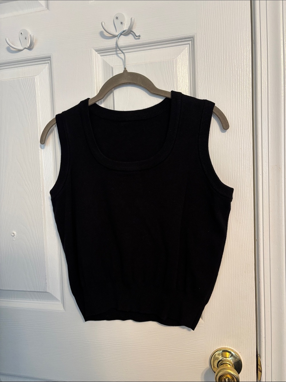 Black Sleeveless Knit Tank Top - Women - Picture 2 of 3